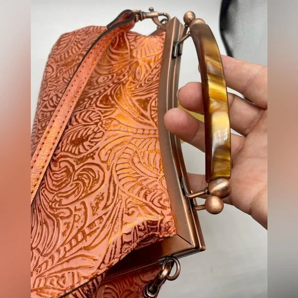 Patricia Nash Tooled Leather Bag Kiss Lock Kelmscott Coral Metallic Cross Body - Picture 7 of 11